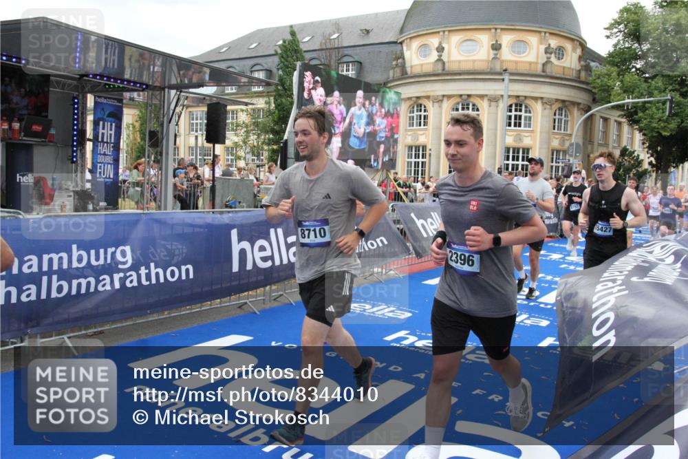 29.06.2025 - hella hamburg halbmarathon Michael Strokosch http://msf.ph/oto/8344010 29.06.2025 10:51:53 Ziel 2396, 2818, 2823, 2880, 4297, 7224, 8710, 8819, 8856, 9793, 9959, 12224, 13799, 15427, 15727, 16907, 17682, 17815, 17962, 19053, 19137 meine-sportfotos.de