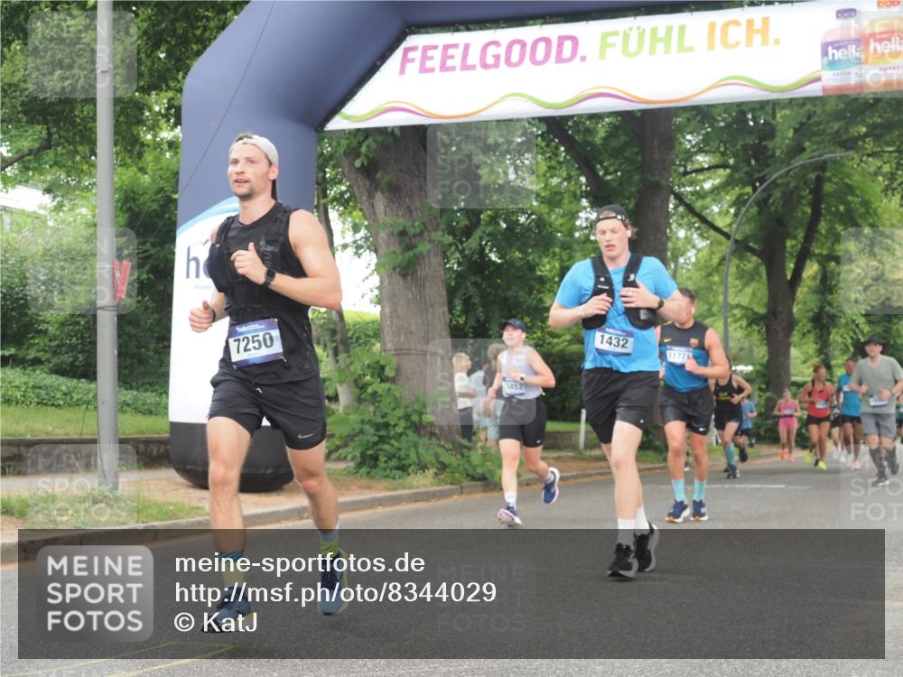 29.06.2025 - hella hamburg halbmarathon KatJ http://msf.ph/oto/8344029 29.06.2025 10:49:14 Zwischen KM18-KM19 1432, 5763, 7250, 8624 meine-sportfotos.de