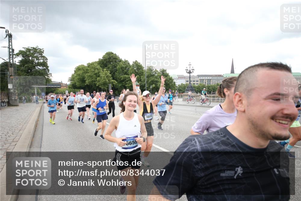 29.06.2025 - hella hamburg halbmarathon Jannik Wohlers http://msf.ph/oto/8344037 29.06.2025 10:55:54 Lombardsbrücke 1113, 1738, 2095, 2915, 3257, 3987, 4083, 4354, 5580, 5693, 5757, 6690, 6968, 7025, 7028, 7090, 7711, 8005, 8305, 8517, 8766, 9383, 9435, 9606, 9948, 9953, 10740, 10784, 10987, 11298, 11628, 11862, 11863, 12295, 12296, 12551, 13395, 13405, 13965, 14142, 14613, 15103, 15173, 15443, 15696, 15699, 16655, 17084, 17092, 17398, 17494, 17649, 17673, 18247, 18349, 18798, 19228 meine-sportfotos.de