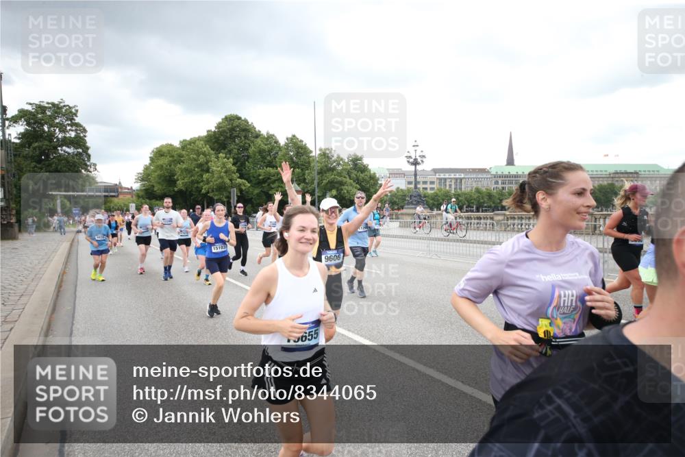 29.06.2025 - hella hamburg halbmarathon Jannik Wohlers http://msf.ph/oto/8344065 29.06.2025 10:55:54 Lombardsbrücke 1113, 1738, 2095, 2915, 3257, 3987, 4083, 4354, 5580, 5693, 5757, 6690, 6968, 7025, 7028, 7090, 7711, 8005, 8305, 8517, 8766, 9383, 9435, 9606, 9948, 9953, 10740, 10784, 10987, 11298, 11628, 11862, 11863, 12295, 12296, 12551, 13395, 13405, 13965, 14142, 14613, 15103, 15173, 15443, 15696, 15699, 16655, 17084, 17092, 17398, 17494, 17649, 17673, 18247, 18349, 18798, 19228 meine-sportfotos.de