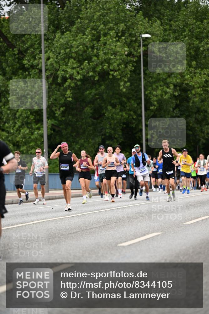 29.06.2025 - hella hamburg halbmarathon Dr. Thomas Lammeyer http://msf.ph/oto/8344105 29.06.2025 10:40:29 Kennedybrücke 1036, 1102, 1183, 1224, 1284, 1717, 2352, 2588, 3243, 3741, 3990, 4902, 4937, 5012, 5171, 5240, 5246, 5531, 5747, 5919, 6021, 6381, 6845, 6896, 7111, 7927, 8356, 8530, 9229, 9295, 9694, 9701, 10119, 10336, 10341, 10567, 11010 meine-sportfotos.de