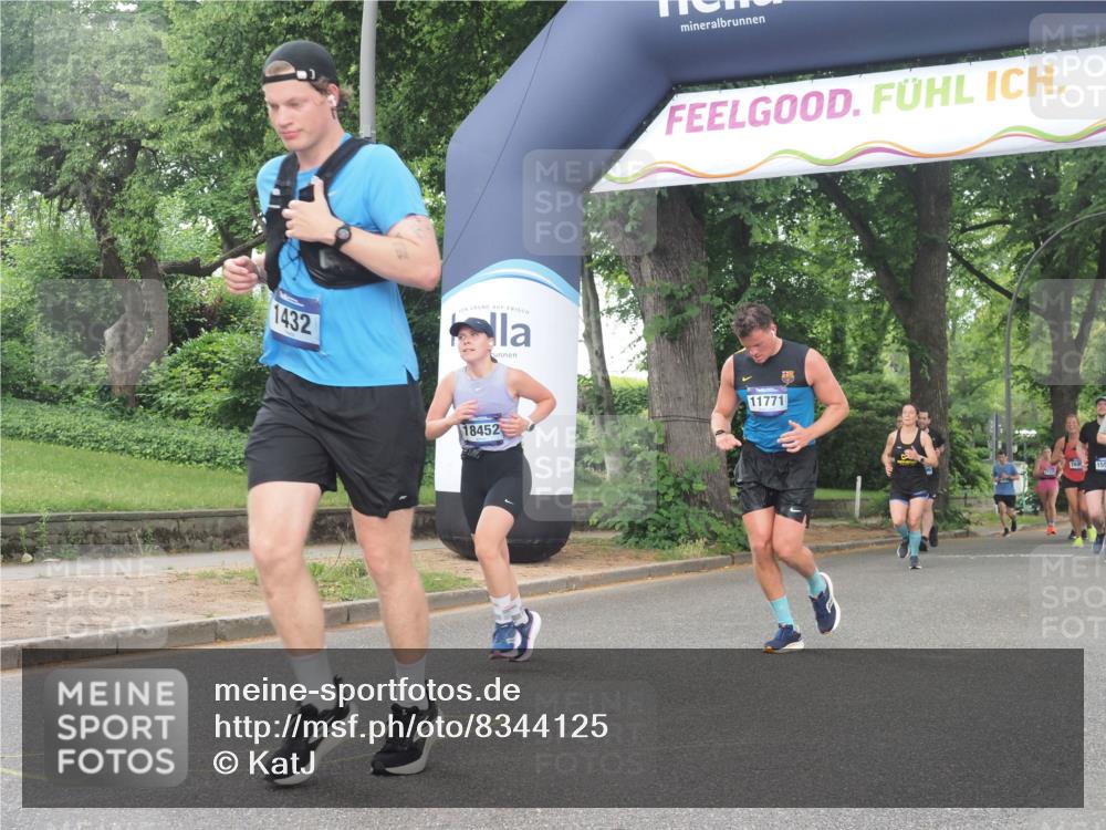 29.06.2025 - hella hamburg halbmarathon KatJ http://msf.ph/oto/8344125 29.06.2025 10:49:16 Zwischen KM18-KM19 1377, 1432, 5763, 7250, 8624 meine-sportfotos.de