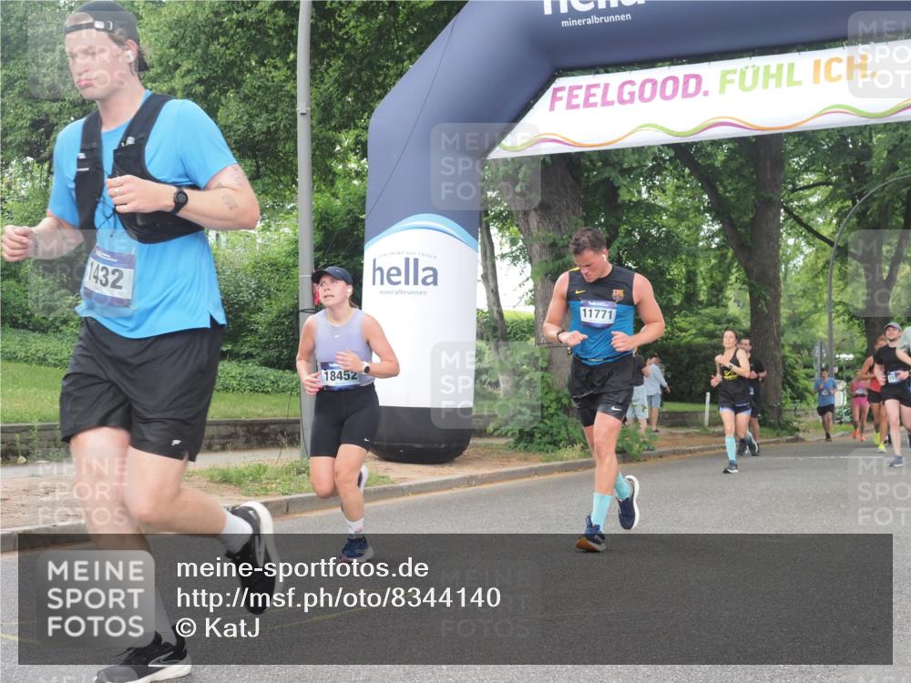 29.06.2025 - hella hamburg halbmarathon KatJ http://msf.ph/oto/8344140 29.06.2025 10:49:16 Zwischen KM18-KM19 1377, 1432, 5763, 7250, 8624 meine-sportfotos.de