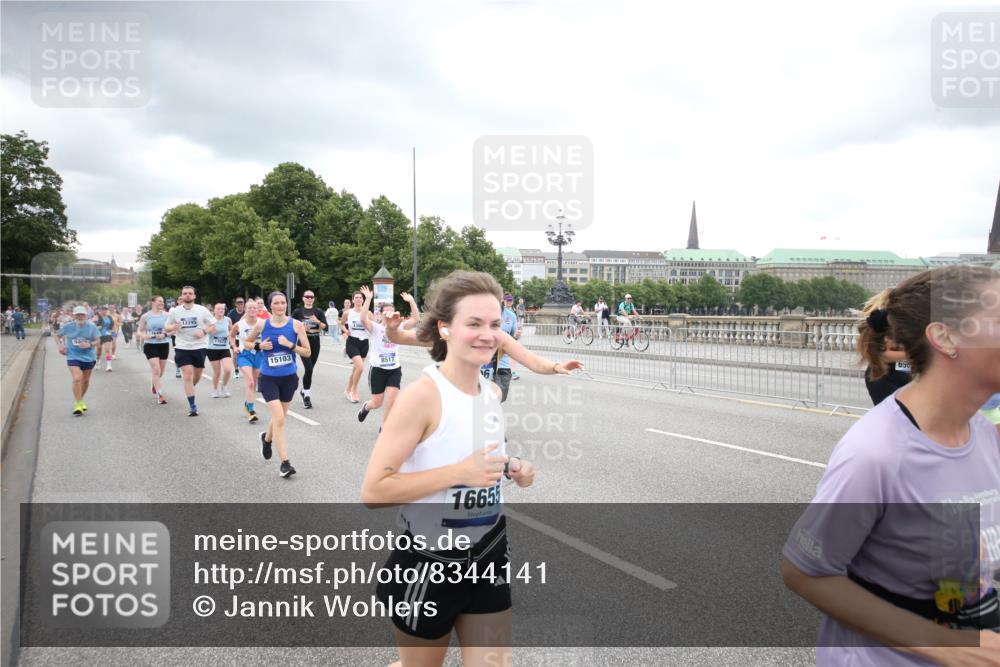 29.06.2025 - hella hamburg halbmarathon Jannik Wohlers http://msf.ph/oto/8344141 29.06.2025 10:55:54 Lombardsbrücke 1113, 1738, 2095, 2915, 3257, 3987, 4083, 4354, 5580, 5693, 5757, 6690, 6968, 7025, 7028, 7090, 7711, 8005, 8305, 8517, 8766, 9383, 9435, 9606, 9948, 9953, 10740, 10784, 10987, 11298, 11628, 11862, 11863, 12295, 12296, 12551, 13395, 13405, 13965, 14142, 14613, 15103, 15173, 15443, 15696, 15699, 16655, 17084, 17092, 17398, 17494, 17649, 17673, 18247, 18349, 18798, 19228 meine-sportfotos.de