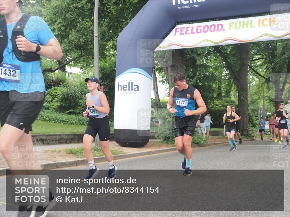 29.06.2025 - hella hamburg halbmarathon KatJ http://msf.ph/oto/8344154 29.06.2025 10:49:16 Zwischen KM18-KM19 1377, 1432, 5763, 7250, 8624 meine-sportfotos.de