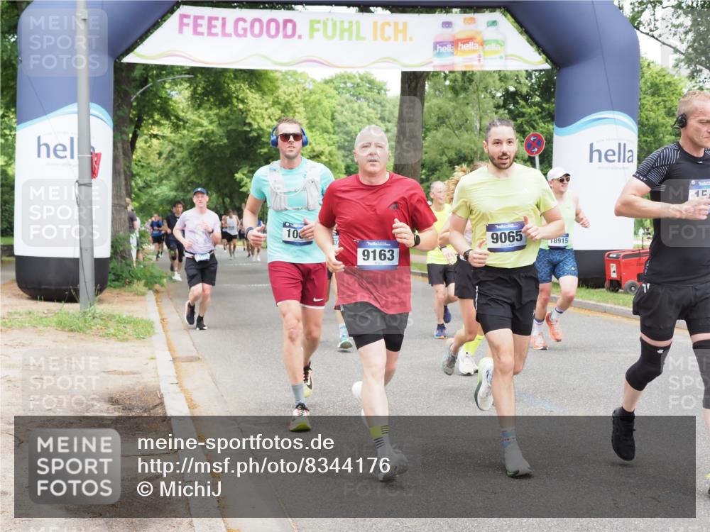 29.06.2025 - hella hamburg halbmarathon MichiJ http://msf.ph/oto/8344176 29.06.2025 10:40:27 Zwischen KM18-KM19 1061, 1499, 1549, 2074, 2082, 4770, 6511, 6512, 6628, 6897, 7177, 7274, 9065, 9163, 10895, 11551, 11588, 11589, 11604, 12155, 12712, 13147, 15430, 15502, 15690, 16477, 16986, 17130, 18831, 18915, 19244 meine-sportfotos.de