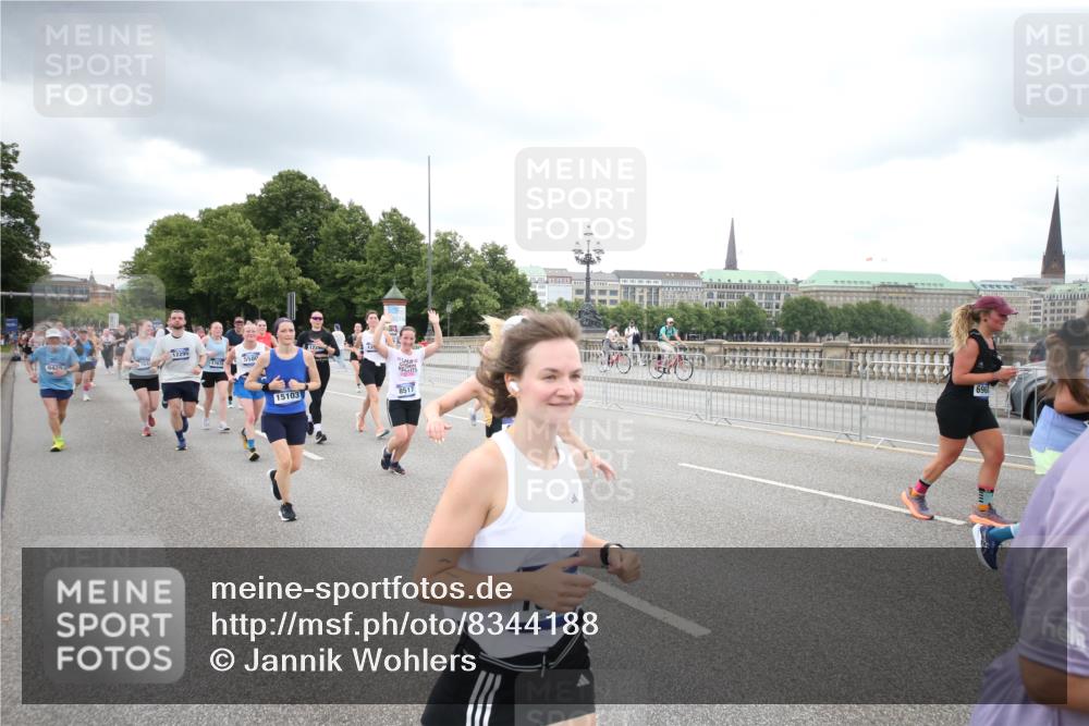 29.06.2025 - hella hamburg halbmarathon Jannik Wohlers http://msf.ph/oto/8344188 29.06.2025 10:55:54 Lombardsbrücke 1113, 1738, 2095, 2915, 3257, 3987, 4083, 4354, 5580, 5693, 5757, 6690, 6968, 7025, 7028, 7090, 7711, 8005, 8305, 8517, 8766, 9383, 9435, 9606, 9948, 9953, 10740, 10784, 10987, 11298, 11628, 11862, 11863, 12295, 12296, 12551, 13395, 13405, 13965, 14142, 14613, 15103, 15173, 15443, 15696, 15699, 16655, 17084, 17092, 17398, 17494, 17649, 17673, 18247, 18349, 18798, 19228 meine-sportfotos.de