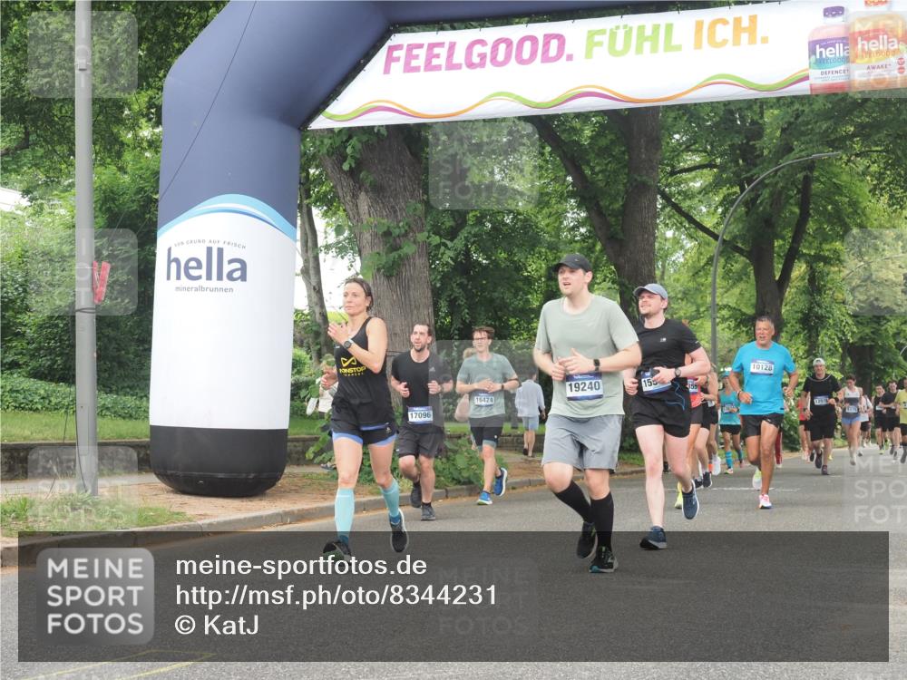 29.06.2025 - hella hamburg halbmarathon KatJ http://msf.ph/oto/8344231 29.06.2025 10:49:18 Zwischen KM18-KM19 1377, 1432, 7250 meine-sportfotos.de