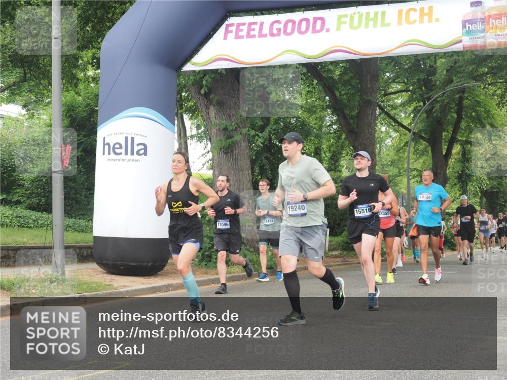 29.06.2025 - hella hamburg halbmarathon KatJ http://msf.ph/oto/8344256 29.06.2025 10:49:18 Zwischen KM18-KM19 1377, 1432, 7250 meine-sportfotos.de