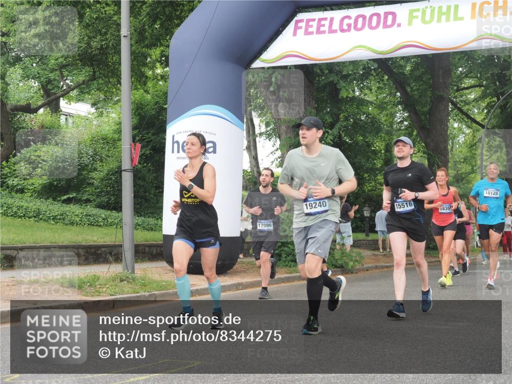 29.06.2025 - hella hamburg halbmarathon KatJ http://msf.ph/oto/8344275 29.06.2025 10:49:19 Zwischen KM18-KM19 1377, 1432, 7250 meine-sportfotos.de