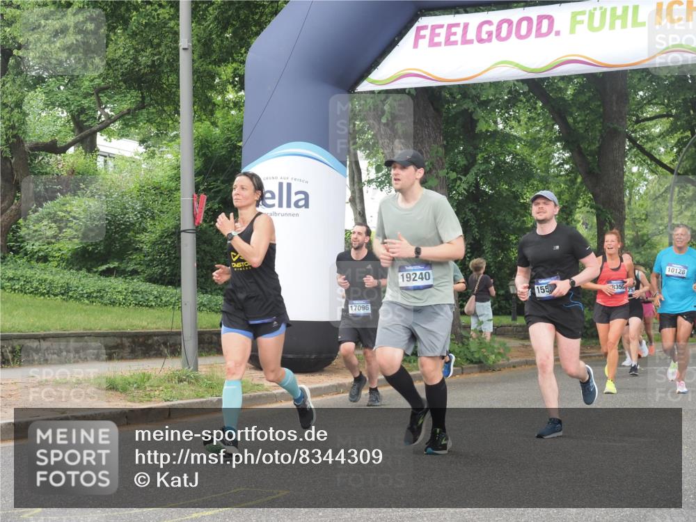 29.06.2025 - hella hamburg halbmarathon KatJ http://msf.ph/oto/8344309 29.06.2025 10:49:19 Zwischen KM18-KM19 1377, 1432, 7250 meine-sportfotos.de