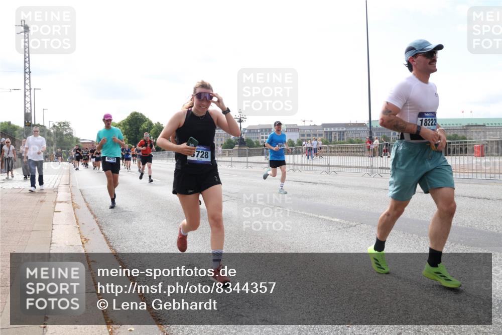 29.06.2025 - hella hamburg halbmarathon Lena Gebhardt http://msf.ph/oto/8344357 29.06.2025 10:13:32 Lombardsbrücke 9612, 3728, 18222, 1007, 1131, 1747, 1859, 2055, 2359, 2721, 2904, 2961, 2987, 3218, 3360, 3728, 3729, 4001, 4187, 4795, 4950, 5232, 5546, 5631, 5719, 6026, 6489, 6717, 6724, 7346, 7446, 7447, 7460, 7462, 7913, 8279, 8673, 8913, 9128, 9141, 9527, 9612, 9631, 10977, 12313, 12492, 12797, 12928, 12929, 13331, 13928, 15085, 15663, 15922, 16030, 16255, 16437, 16491, 17472, 17474, 17988, 18048, 18222, 18231, 18732 meine-sportfotos.de