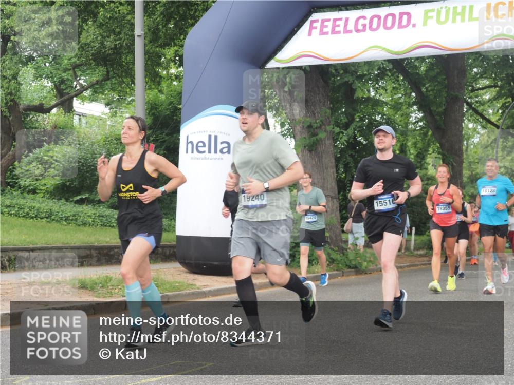 29.06.2025 - hella hamburg halbmarathon KatJ http://msf.ph/oto/8344371 29.06.2025 10:49:19 Zwischen KM18-KM19 1377, 1432, 7250 meine-sportfotos.de