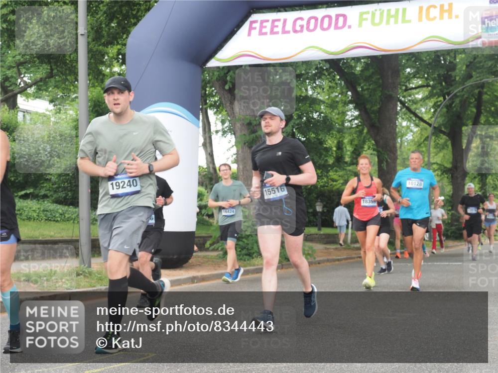 29.06.2025 - hella hamburg halbmarathon KatJ http://msf.ph/oto/8344443 29.06.2025 10:49:19 Zwischen KM18-KM19 1377, 1432, 7250 meine-sportfotos.de