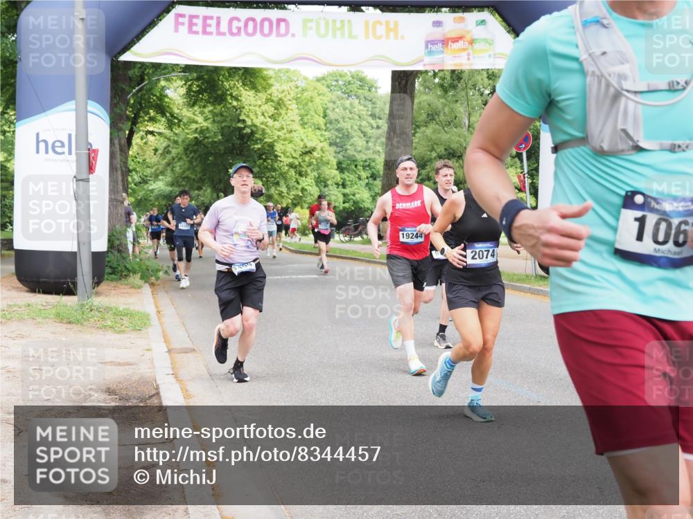 29.06.2025 - hella hamburg halbmarathon MichiJ http://msf.ph/oto/8344457 29.06.2025 10:40:28 Zwischen KM18-KM19 1061, 1499, 1549, 2074, 4770, 6511, 6512, 6628, 6897, 7177, 7274, 9065, 9163, 10895, 11551, 11588, 11589, 11604, 12155, 12712, 13147, 15430, 15502, 15690, 16477, 16986, 17130, 18831, 18915, 19244 meine-sportfotos.de