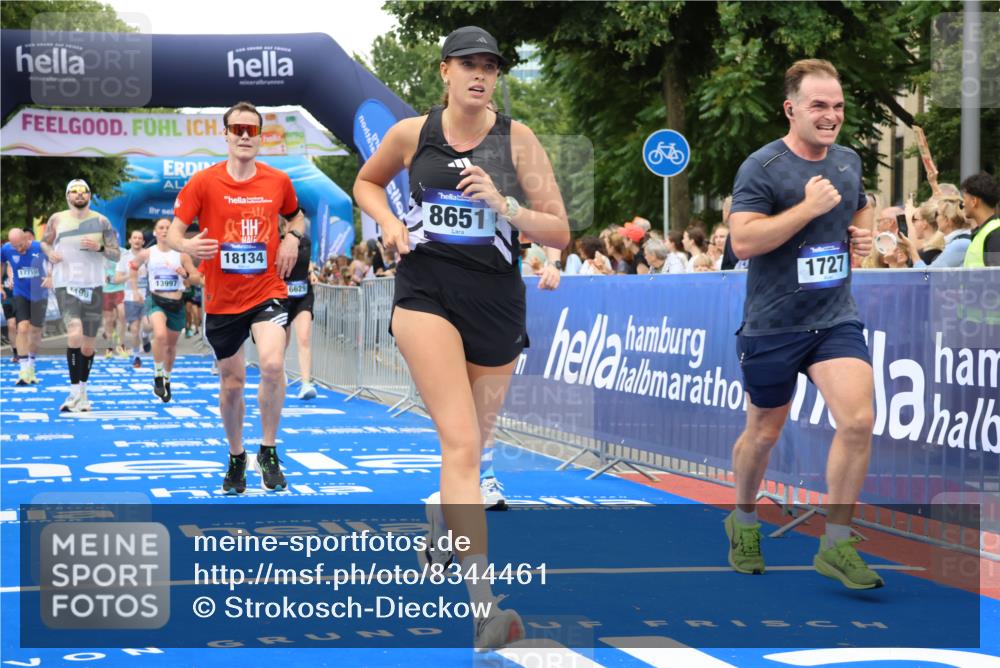 29.06.2025 - hella hamburg halbmarathon Strokosch-Dieckow http://msf.ph/oto/8344461 29.06.2025 10:53:23 Ziel 1061, 1499, 1683, 1727, 2070, 2074, 2354, 4065, 5866, 6198, 6629, 6942, 7312, 8651, 11068, 11844, 12490, 12909, 13912, 13997, 15681, 15838, 17710, 18134, 18901 meine-sportfotos.de
