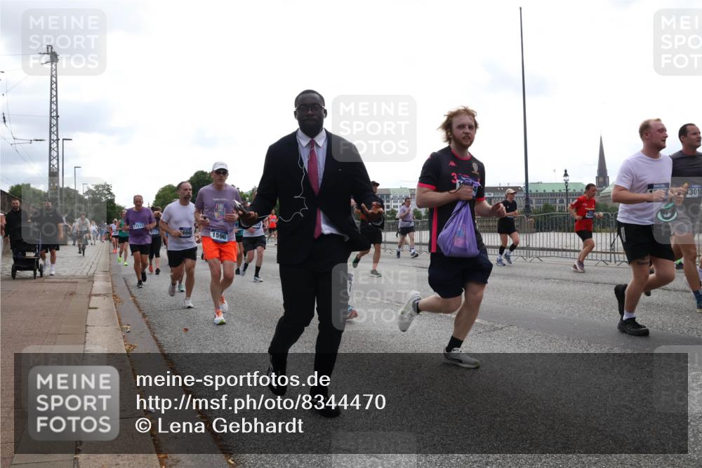 29.06.2025 - hella hamburg halbmarathon Lena Gebhardt http://msf.ph/oto/8344470 29.06.2025 10:38:24 Lombardsbrücke 17511, 6942, 1596, 3014, 1196, 1394, 1457, 1596, 1721, 1742, 1791, 1901, 1966, 2113, 2151, 2498, 2576, 2660, 2786, 3010, 3094, 3095, 3216, 3242, 3286, 3323, 3338, 3635, 3636, 3716, 3726, 3777, 3841, 3880, 4028, 4139, 4155, 4159, 4259, 4260, 4316, 4414, 4883, 4921, 5085, 5089, 5155, 5300, 5617, 5684, 5713, 5735, 5913, 6199, 6200, 6695, 6696, 6697, 6751, 6875, 6930, 7117, 7118, 7148, 7165, 7244, 7371, 7552, 7561, 7629, 7692, 7868, 7914 meine-sportfotos.de