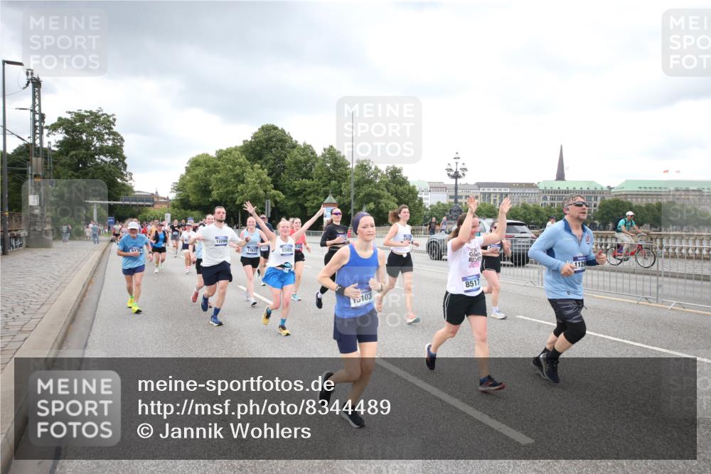 29.06.2025 - hella hamburg halbmarathon Jannik Wohlers http://msf.ph/oto/8344489 29.06.2025 10:55:55 Lombardsbrücke 1113, 1738, 2095, 2915, 3257, 3953, 3987, 4083, 4354, 5580, 5693, 5757, 6690, 6968, 7025, 7028, 7090, 7711, 8005, 8305, 8517, 8766, 9383, 9435, 9606, 9948, 9953, 10740, 10784, 10987, 11298, 11628, 11862, 11863, 12295, 12296, 12551, 13395, 13405, 13965, 14613, 15103, 15173, 15443, 15696, 15699, 16655, 17084, 17092, 17398, 17494, 17649, 17673, 18247, 18349, 18798, 19228 meine-sportfotos.de