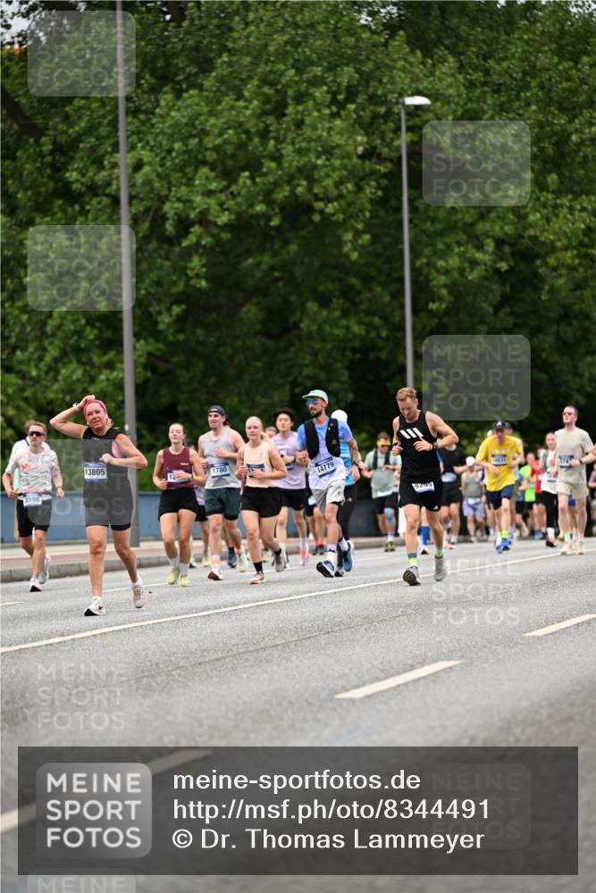 29.06.2025 - hella hamburg halbmarathon Dr. Thomas Lammeyer http://msf.ph/oto/8344491 29.06.2025 10:40:31 Kennedybrücke 1036, 1102, 1183, 1224, 1284, 1717, 3243, 3741, 3990, 4902, 4937, 5012, 5171, 5240, 5246, 5531, 5747, 5919, 6021, 6381, 6845, 6896, 7111, 7927, 8530, 9229, 9295, 9694, 9701, 10119, 10336, 10341, 11010 meine-sportfotos.de