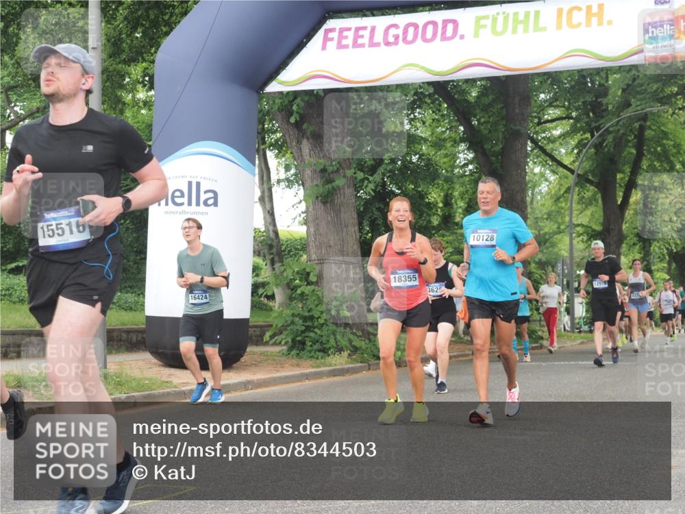 29.06.2025 - hella hamburg halbmarathon KatJ http://msf.ph/oto/8344503 29.06.2025 10:49:20 Zwischen KM18-KM19 1377, 1432, 3625 meine-sportfotos.de