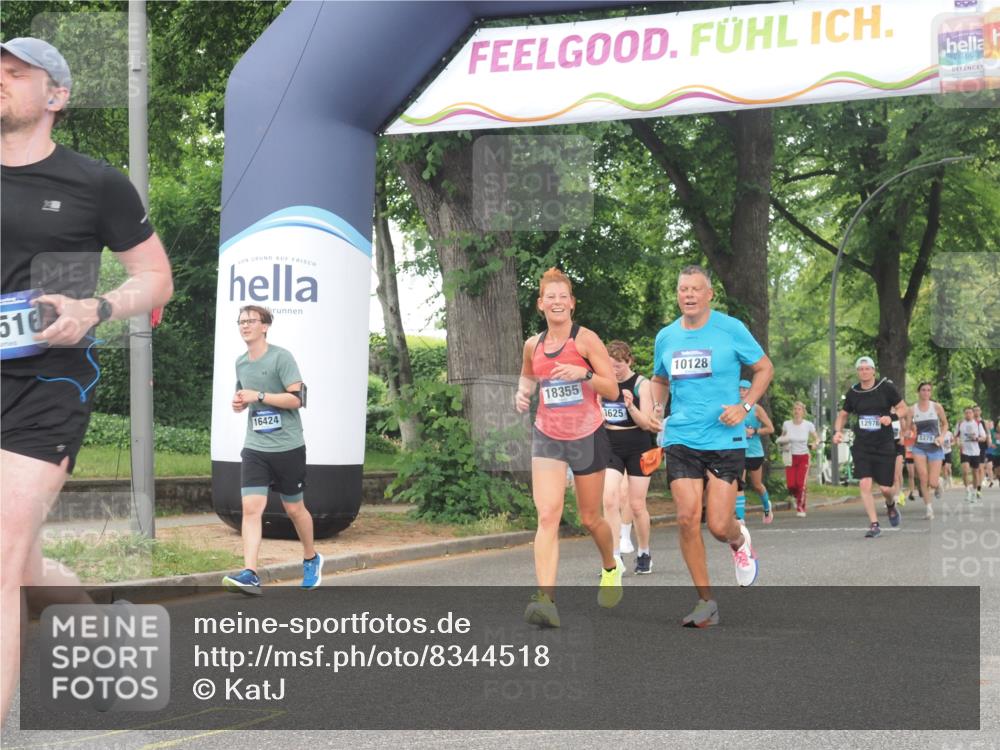 29.06.2025 - hella hamburg halbmarathon KatJ http://msf.ph/oto/8344518 29.06.2025 10:49:21 Zwischen KM18-KM19 1147, 1377, 3625 meine-sportfotos.de