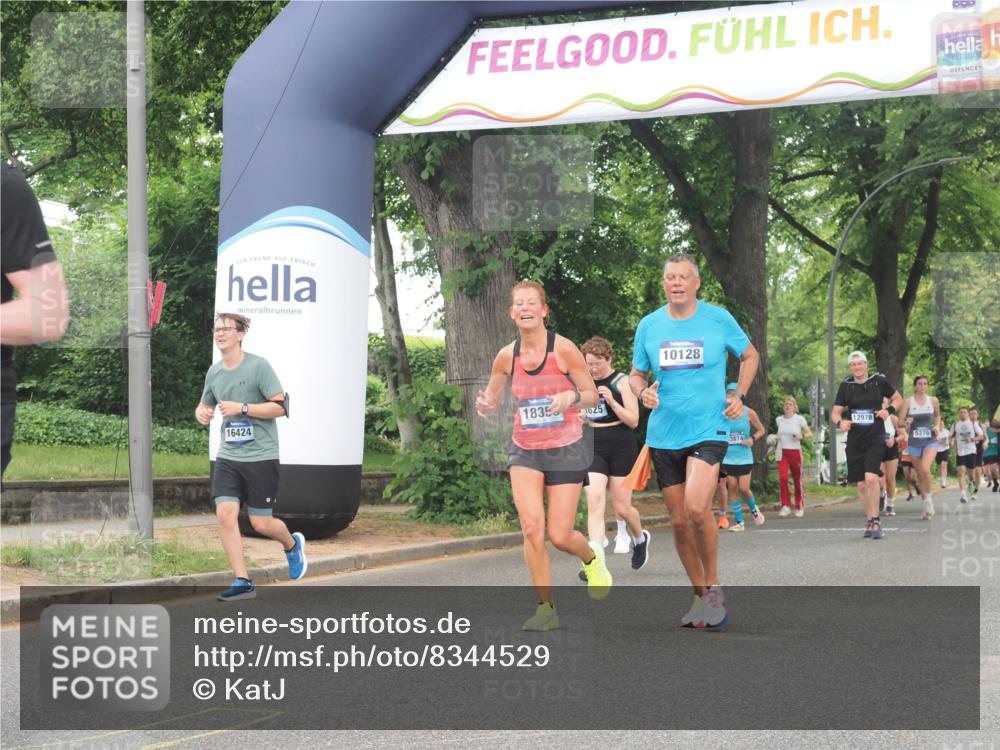 29.06.2025 - hella hamburg halbmarathon KatJ http://msf.ph/oto/8344529 29.06.2025 10:49:21 Zwischen KM18-KM19 1147, 1377, 3625 meine-sportfotos.de