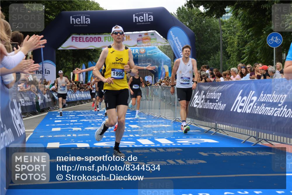 29.06.2025 - hella hamburg halbmarathon Strokosch-Dieckow http://msf.ph/oto/8344534 29.06.2025 10:32:39 Ziel 1707, 1990, 7965, 8062, 11877, 12987, 13961, 14028, 14293, 14908, 15054, 16619, 17117, 17151, 18135 meine-sportfotos.de