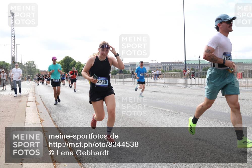 29.06.2025 - hella hamburg halbmarathon Lena Gebhardt http://msf.ph/oto/8344538 29.06.2025 10:13:32 Lombardsbrücke 9612, 3728, 18222, 1007, 1131, 1747, 1859, 2055, 2359, 2721, 2904, 2961, 2987, 3218, 3360, 3728, 3729, 4001, 4187, 4795, 4950, 5232, 5546, 5631, 5719, 6026, 6489, 6717, 6724, 7346, 7446, 7447, 7460, 7462, 7913, 8279, 8673, 8913, 9128, 9141, 9527, 9612, 9631, 10977, 12313, 12492, 12797, 12928, 12929, 13331, 13928, 15085, 15663, 15922, 16030, 16255, 16437, 16491, 17472, 17474, 17988, 18048, 18222, 18231, 18732 meine-sportfotos.de