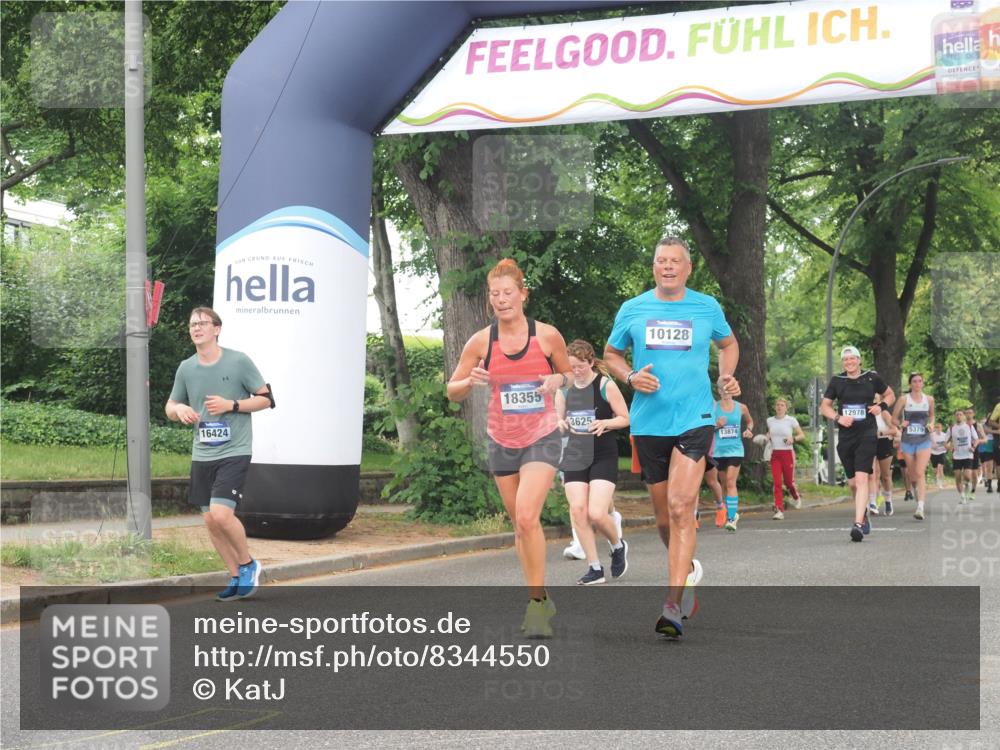 29.06.2025 - hella hamburg halbmarathon KatJ http://msf.ph/oto/8344550 29.06.2025 10:49:21 Zwischen KM18-KM19 1147, 1377, 3625 meine-sportfotos.de