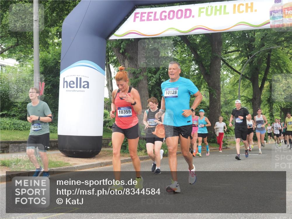 29.06.2025 - hella hamburg halbmarathon KatJ http://msf.ph/oto/8344584 29.06.2025 10:49:21 Zwischen KM18-KM19 1147, 1377, 3625 meine-sportfotos.de