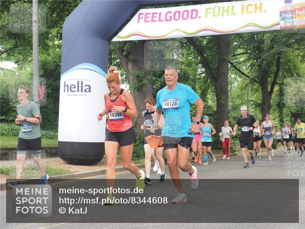 29.06.2025 - hella hamburg halbmarathon KatJ http://msf.ph/oto/8344608 29.06.2025 10:49:21 Zwischen KM18-KM19 1147, 1377, 3625 meine-sportfotos.de