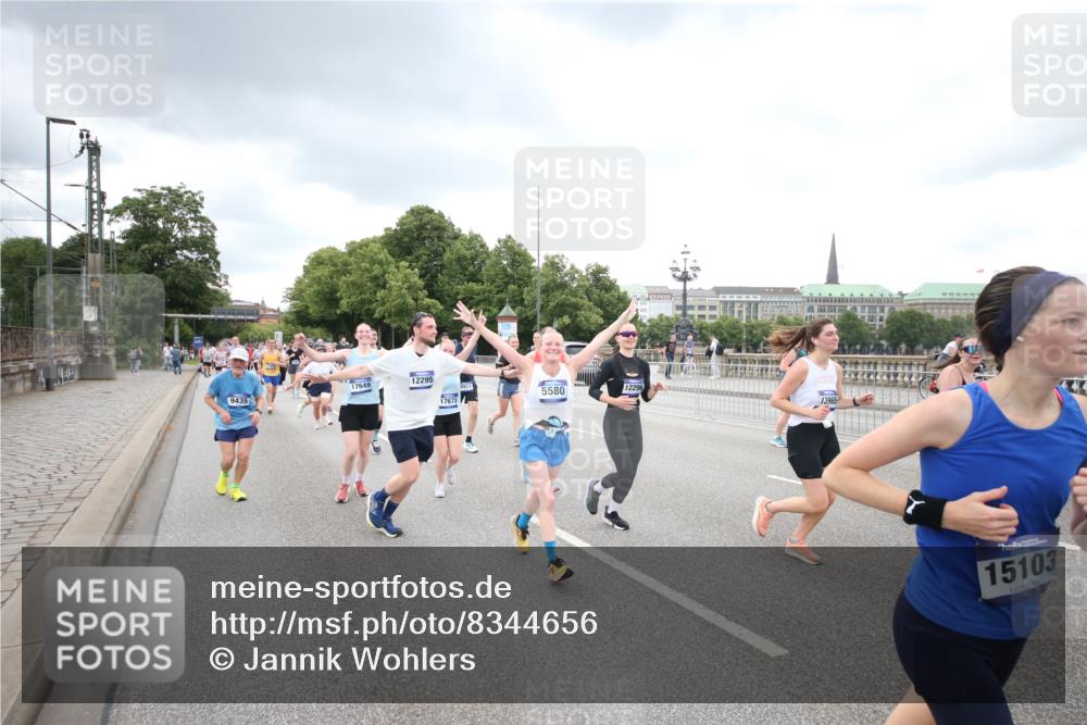 29.06.2025 - hella hamburg halbmarathon Jannik Wohlers http://msf.ph/oto/8344656 29.06.2025 10:55:56 Lombardsbrücke 1113, 1738, 2095, 2915, 3257, 3953, 3987, 4083, 5580, 5693, 5757, 6690, 6968, 7025, 7028, 7090, 7711, 8005, 8517, 8766, 9383, 9435, 9606, 9948, 9953, 10740, 10784, 10987, 11298, 11628, 11862, 11863, 12295, 12296, 12551, 13395, 13405, 13965, 14613, 15103, 15173, 15443, 15696, 15699, 15747, 16655, 16934, 17084, 17092, 17398, 17494, 17649, 17673, 18047, 18247, 18349, 18798, 19228 meine-sportfotos.de