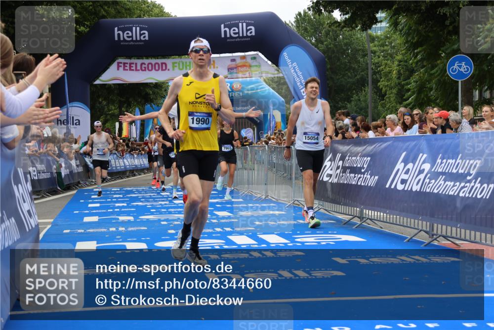 29.06.2025 - hella hamburg halbmarathon Strokosch-Dieckow http://msf.ph/oto/8344660 29.06.2025 10:32:39 Ziel 1707, 1990, 7965, 8062, 11877, 12987, 13961, 14028, 14293, 14908, 15054, 16619, 17117, 17151, 18135 meine-sportfotos.de