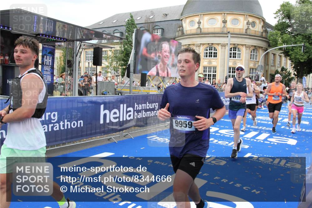 29.06.2025 - hella hamburg halbmarathon Michael Strokosch http://msf.ph/oto/8344666 29.06.2025 10:51:57 Ziel 2818, 2823, 2880, 4297, 5102, 7724, 8856, 9793, 9959, 10057, 13799, 15427, 15690, 17815, 17962, 18869, 19137 meine-sportfotos.de