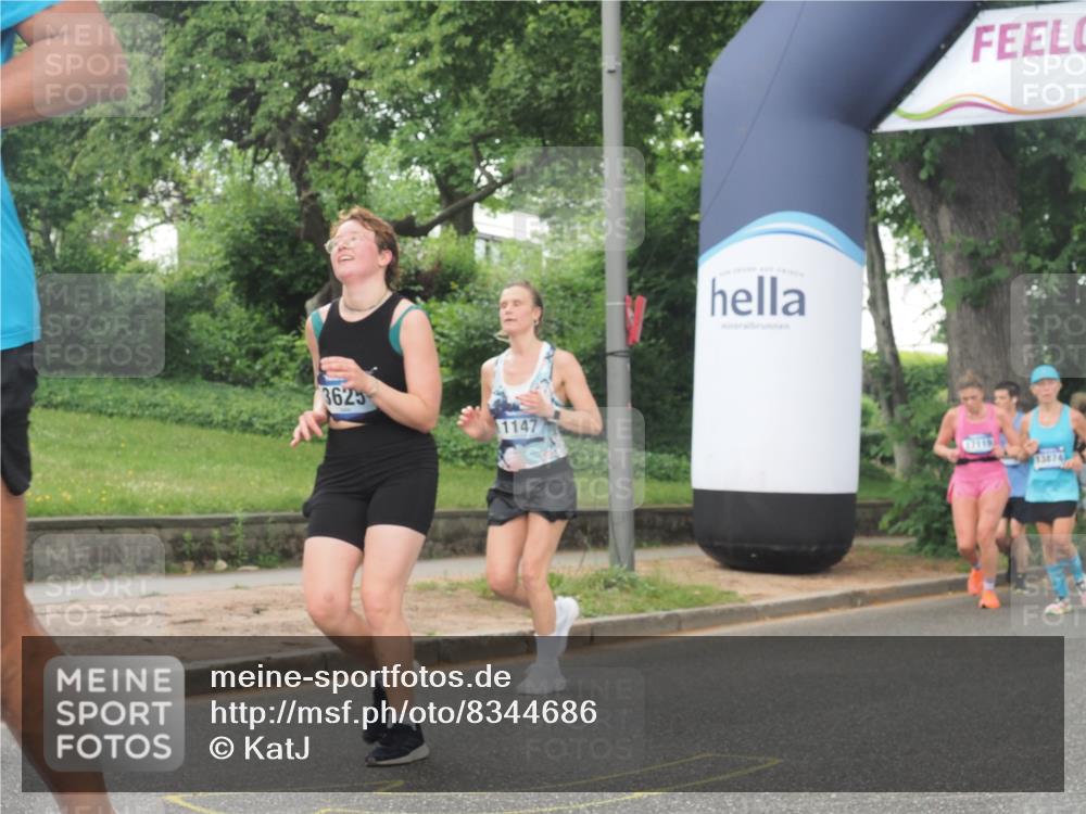29.06.2025 - hella hamburg halbmarathon KatJ http://msf.ph/oto/8344686 29.06.2025 10:49:23 Zwischen KM18-KM19 1147, 1377, 3625, 5379 meine-sportfotos.de