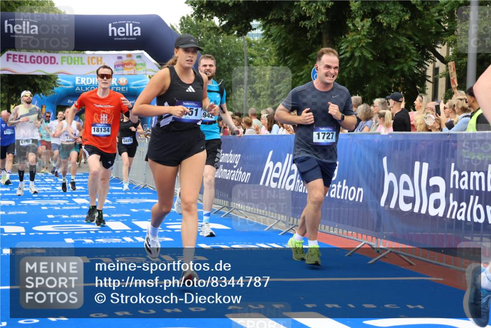 29.06.2025 - hella hamburg halbmarathon Strokosch-Dieckow http://msf.ph/oto/8344787 29.06.2025 10:53:23 Ziel 1061, 1499, 1683, 1727, 2070, 2074, 2354, 4065, 5866, 6198, 6629, 6942, 7312, 8651, 11068, 11844, 12490, 12909, 13912, 13997, 15681, 15838, 17710, 18134, 18901 meine-sportfotos.de