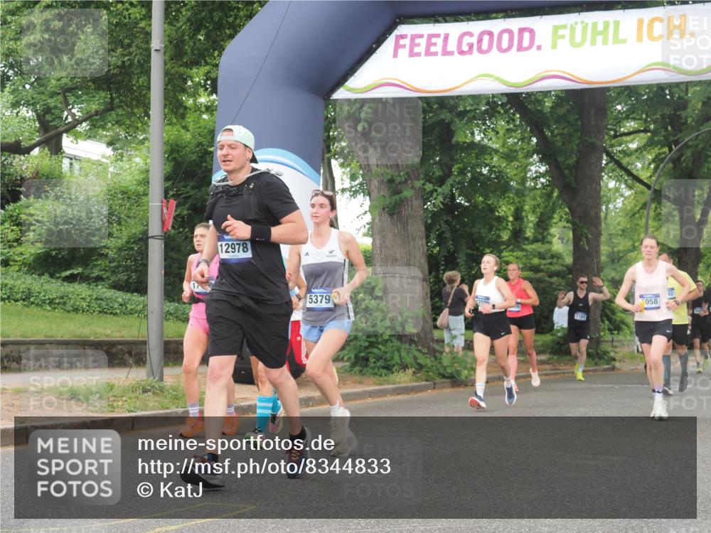 29.06.2025 - hella hamburg halbmarathon KatJ http://msf.ph/oto/8344833 29.06.2025 10:49:25 Zwischen KM18-KM19 1147, 3625, 5058, 5379 meine-sportfotos.de
