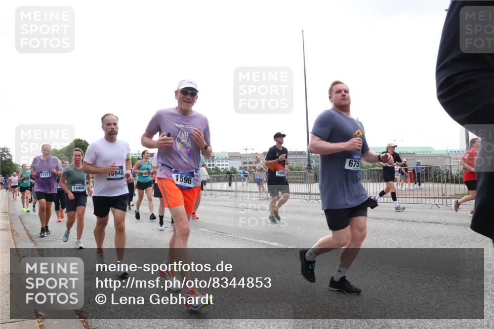 29.06.2025 - hella hamburg halbmarathon Lena Gebhardt http://msf.ph/oto/8344853 29.06.2025 10:38:26 Lombardsbrücke 17511, 11, 14406, 5942, 1596, 7868, 675, 56, 1196, 1394, 1457, 1596, 1721, 1742, 1791, 1901, 1966, 2113, 2151, 2498, 2576, 2660, 2786, 3010, 3094, 3095, 3216, 3242, 3286, 3323, 3338, 3635, 3636, 3716, 3726, 3777, 3841, 3880, 4028, 4139, 4155, 4159, 4259, 4260, 4316, 4414, 4883, 4921, 5085, 5089, 5155, 5300, 5617, 5684, 5713, 5735, 5913, 6199, 6200, 6695, 6696, 6697, 6751, 6875, 6930, 7117, 7118, 7148, 7165, 7371, 7552, 7561, 7629, 7692, 7849, 7868, 7914 meine-sportfotos.de