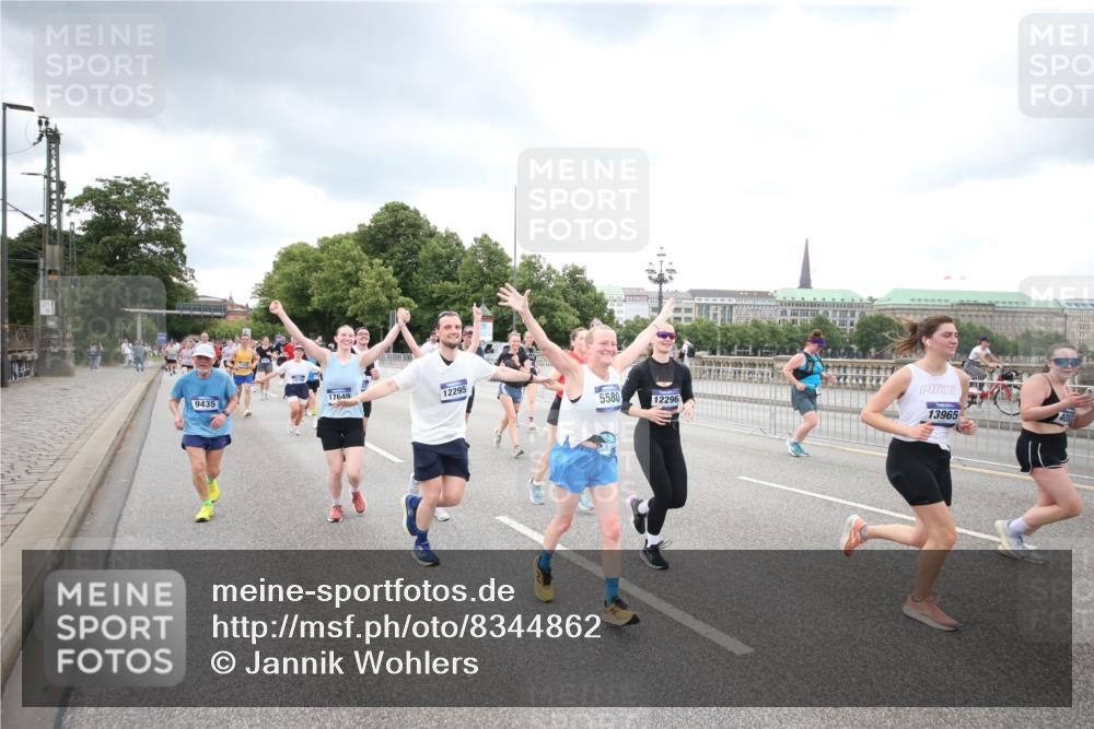 29.06.2025 - hella hamburg halbmarathon Jannik Wohlers http://msf.ph/oto/8344862 29.06.2025 10:55:56 Lombardsbrücke 1113, 1738, 2095, 2915, 3257, 3953, 3987, 4083, 5580, 5693, 5757, 6690, 6968, 7025, 7028, 7090, 7711, 8005, 8517, 8766, 9383, 9435, 9606, 9948, 9953, 10740, 10784, 10987, 11298, 11628, 11862, 11863, 12295, 12296, 12551, 13395, 13405, 13965, 14613, 15103, 15173, 15443, 15696, 15699, 15747, 16655, 16934, 17084, 17092, 17398, 17494, 17649, 17673, 18047, 18247, 18349, 18798, 19228 meine-sportfotos.de