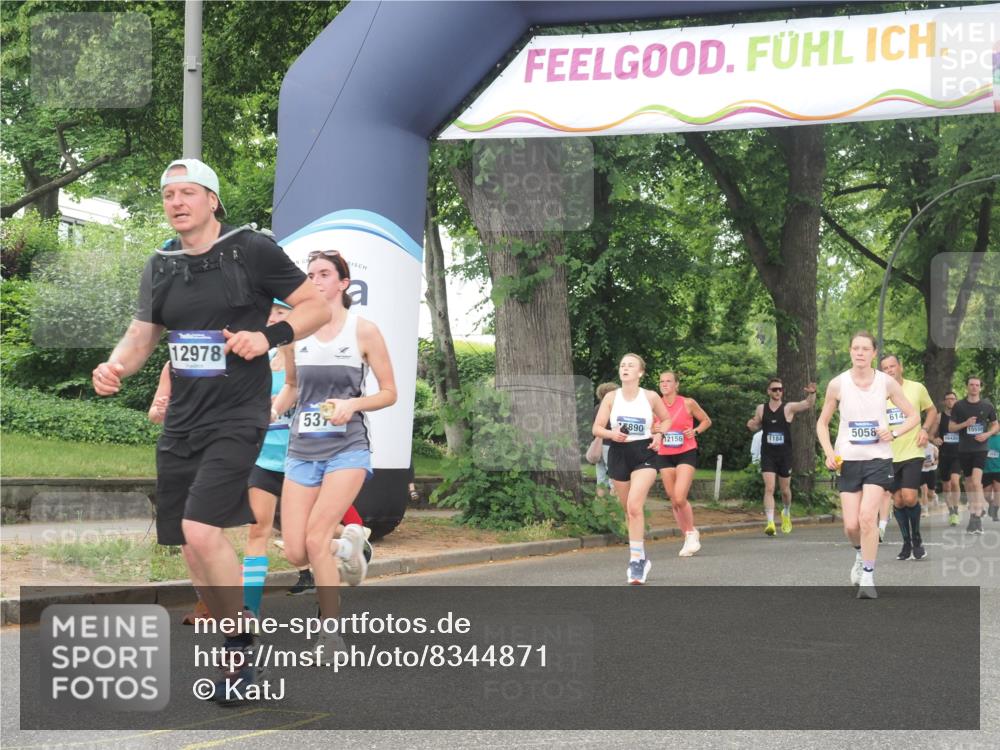 29.06.2025 - hella hamburg halbmarathon KatJ http://msf.ph/oto/8344871 29.06.2025 10:49:25 Zwischen KM18-KM19 1147, 3625, 5058, 5379 meine-sportfotos.de