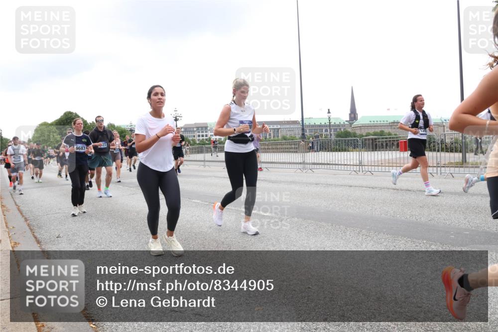 29.06.2025 - hella hamburg halbmarathon Lena Gebhardt http://msf.ph/oto/8344905 29.06.2025 10:47:48 Lombardsbrücke 9687, 1841, 1045, 1246, 1392, 1434, 1523, 1618, 1639, 1701, 1926, 2148, 2163, 2197, 2407, 2491, 2545, 2704, 2790, 2882, 2994, 3049, 3339, 3468, 4037, 4325, 4327, 4423, 4856, 4895, 4974, 4975, 5621, 5622, 5886, 5895, 6255, 6256, 6995, 7240, 7393, 7394, 7403, 7427, 7630, 7916, 7970, 8077, 8270, 8310, 8550, 8774, 8915, 8953, 9018, 9356, 9687, 9696, 9697, 10658, 10777, 10794, 10991, 11351, 11458, 11548, 11730, 11738, 11802, 11909, 12431 meine-sportfotos.de
