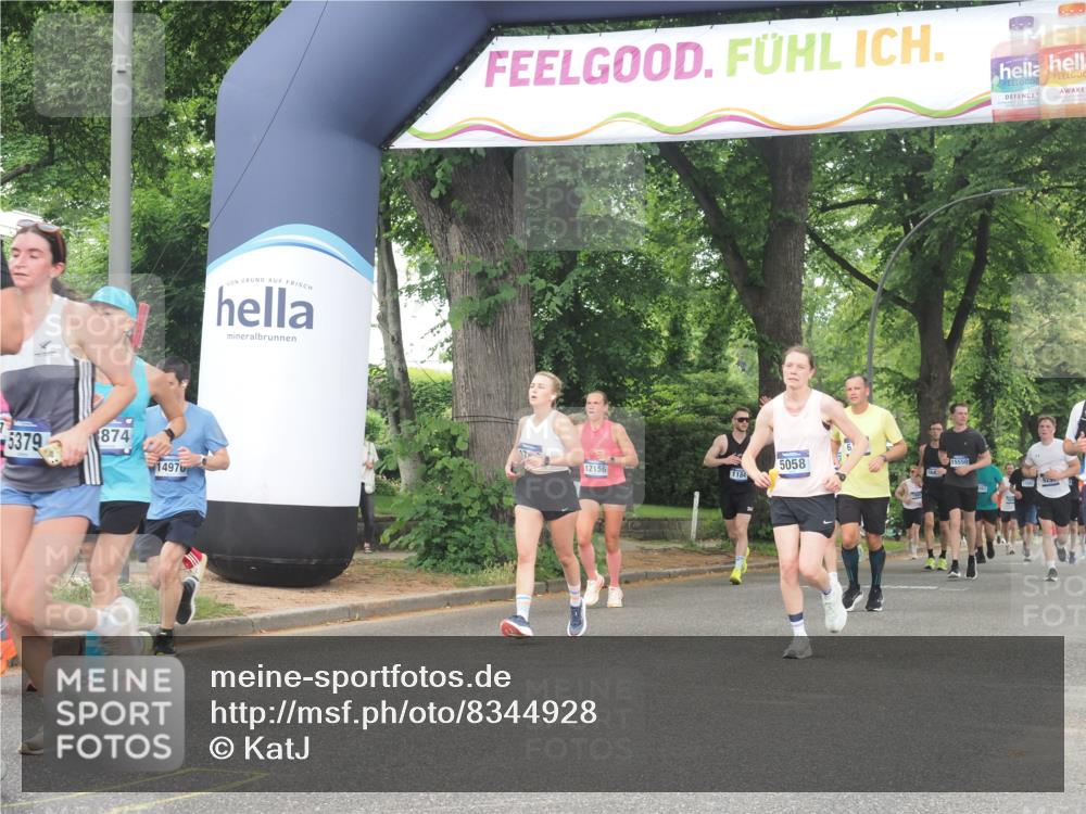 29.06.2025 - hella hamburg halbmarathon KatJ http://msf.ph/oto/8344928 29.06.2025 10:49:25 Zwischen KM18-KM19 1147, 3625, 5058, 5379 meine-sportfotos.de