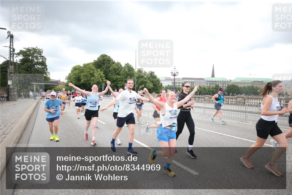 29.06.2025 - hella hamburg halbmarathon Jannik Wohlers http://msf.ph/oto/8344969 29.06.2025 10:55:57 Lombardsbrücke 1047, 1113, 1738, 2095, 2915, 3257, 3675, 3676, 3953, 3987, 4083, 5580, 5693, 5757, 6690, 6968, 7025, 7028, 7090, 7711, 8517, 8766, 9383, 9435, 9606, 9948, 9953, 10740, 10784, 10932, 10987, 11298, 11628, 11862, 11863, 12295, 12296, 12551, 13395, 13405, 13965, 14613, 15103, 15443, 15696, 15699, 15747, 16655, 16934, 17084, 17092, 17398, 17494, 17649, 17673, 18047, 18247, 18349, 18798, 19228 meine-sportfotos.de