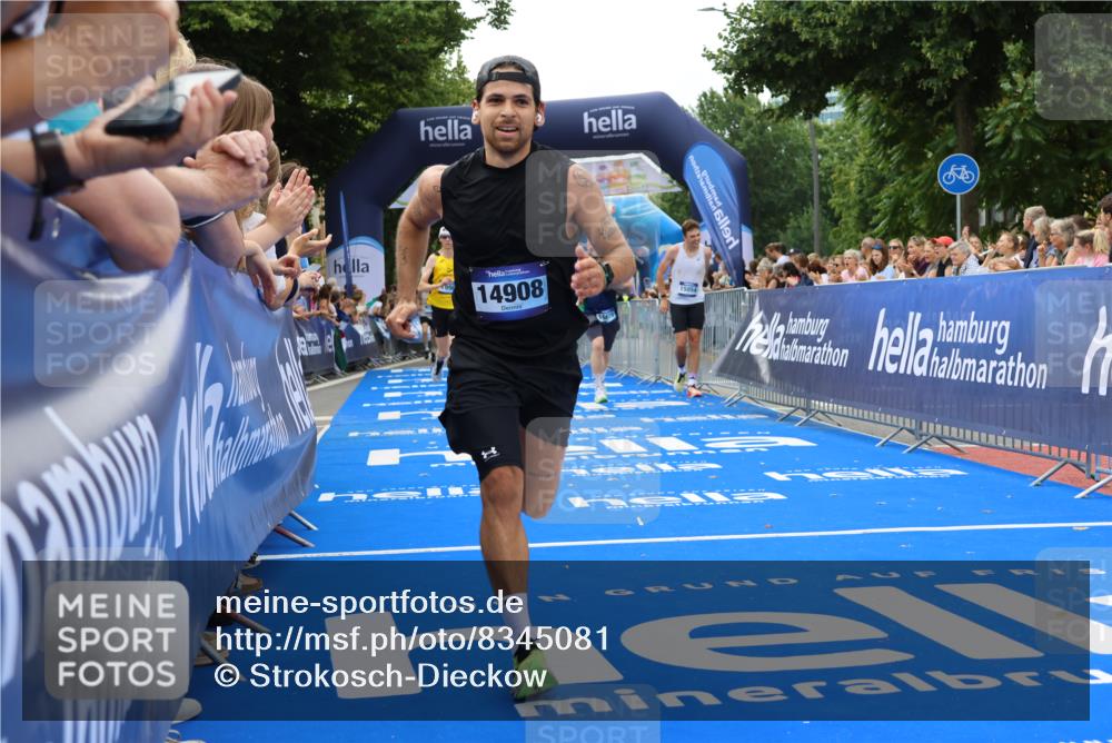 29.06.2025 - hella hamburg halbmarathon Strokosch-Dieckow http://msf.ph/oto/8345081 29.06.2025 10:32:37 Ziel 1707, 1990, 7965, 8062, 11877, 12987, 13199, 13961, 14293, 14908, 16619, 17117, 17151, 18135, 18562, 18563 meine-sportfotos.de