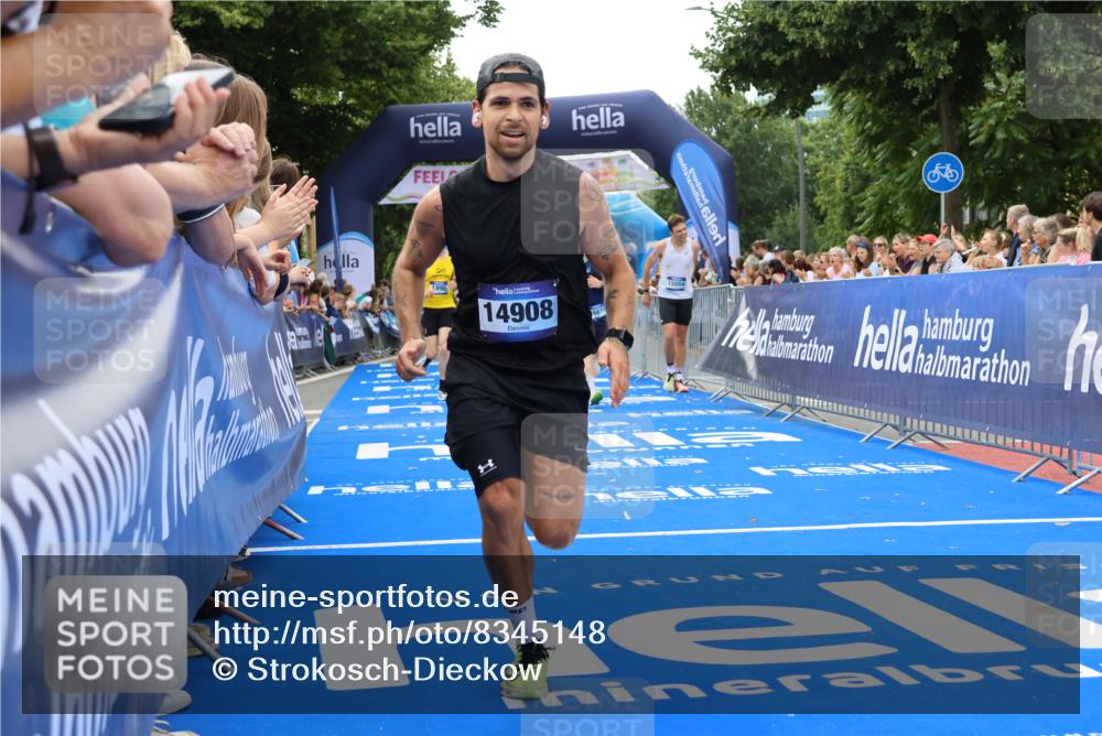 29.06.2025 - hella hamburg halbmarathon Strokosch-Dieckow http://msf.ph/oto/8345148 29.06.2025 10:32:37 Ziel 1707, 1990, 7965, 8062, 11877, 12987, 13199, 13961, 14293, 14908, 16619, 17117, 17151, 18135, 18562, 18563 meine-sportfotos.de