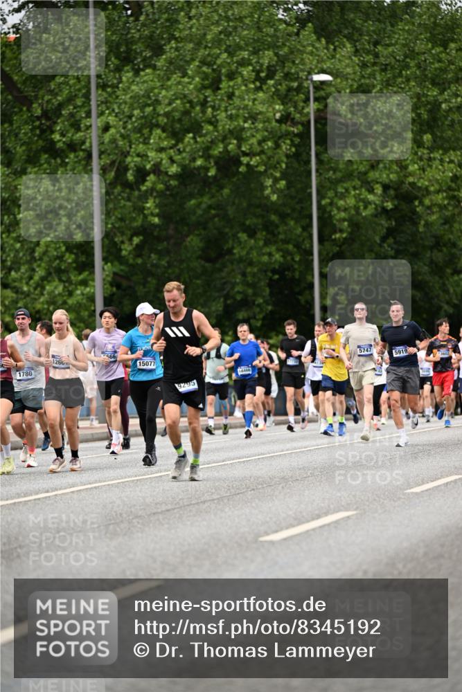 29.06.2025 - hella hamburg halbmarathon Dr. Thomas Lammeyer http://msf.ph/oto/8345192 29.06.2025 10:40:33 Kennedybrücke 1036, 1102, 1183, 1224, 1284, 3243, 3741, 3990, 4902, 4937, 5012, 5171, 5240, 5246, 5540, 5747, 5919, 6021, 6381, 6417, 6896, 7927, 8530, 9229, 9295, 9694, 9701, 10119, 10336, 10341, 10531 meine-sportfotos.de