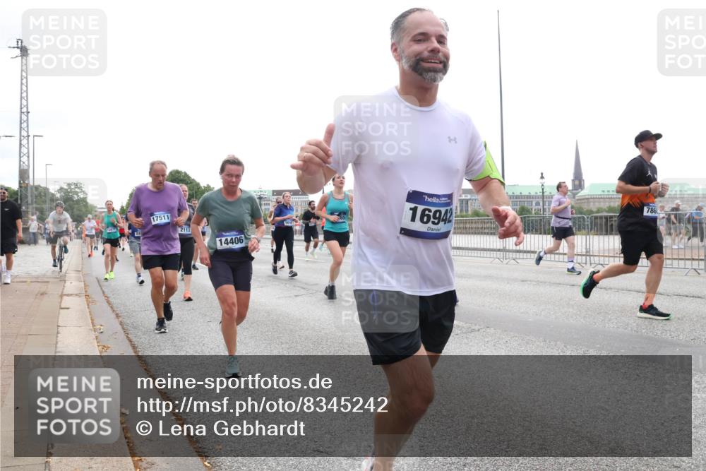 29.06.2025 - hella hamburg halbmarathon Lena Gebhardt http://msf.ph/oto/8345242 29.06.2025 10:38:27 Lombardsbrücke 12677, 17511, 2113, 14406, 16942, 786, 56, 1196, 1394, 1457, 1596, 1721, 1742, 1791, 1901, 1966, 2113, 2151, 2498, 2576, 2660, 2693, 2786, 3010, 3094, 3095, 3216, 3242, 3286, 3323, 3338, 3635, 3636, 3716, 3726, 3777, 3841, 3880, 4028, 4139, 4155, 4159, 4259, 4260, 4316, 4414, 4883, 4921, 5085, 5089, 5155, 5300, 5617, 5684, 5713, 5735, 5913, 6199, 6200, 6695, 6696, 6751, 6875, 6930, 7117, 7118, 7148, 7165, 7371, 7552, 7561, 7629, 7692, 7849, 7868, 7914 meine-sportfotos.de