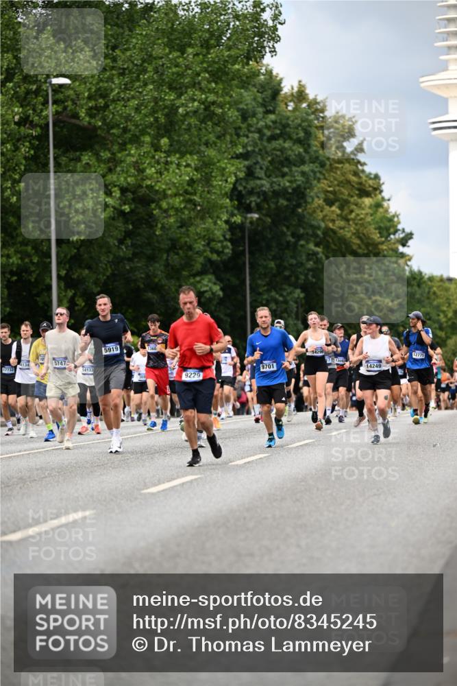 29.06.2025 - hella hamburg halbmarathon Dr. Thomas Lammeyer http://msf.ph/oto/8345245 29.06.2025 10:40:34 Kennedybrücke 1036, 1102, 1183, 1224, 1284, 3243, 3699, 3741, 3990, 4902, 4937, 5012, 5171, 5240, 5246, 5540, 5747, 5919, 6417, 6896, 7927, 8530, 9229, 9295, 9694, 9701, 10119, 10336, 10341, 10531 meine-sportfotos.de