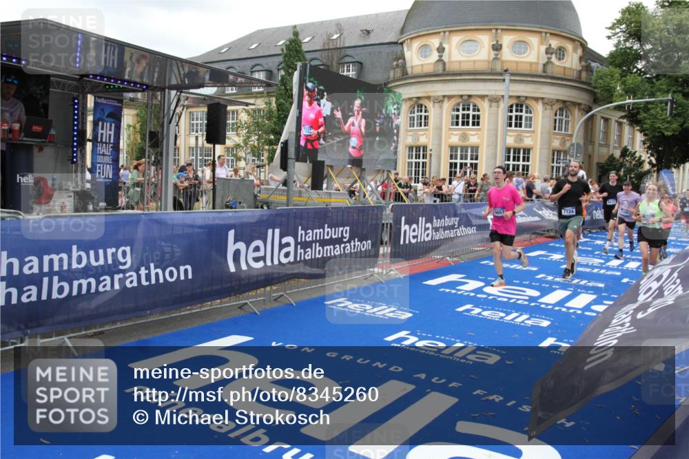 29.06.2025 - hella hamburg halbmarathon Michael Strokosch http://msf.ph/oto/8345260 29.06.2025 10:52:02 Ziel 4033, 5102, 5336, 6390, 7130, 7409, 7724, 8413, 8977, 10057, 13799, 15356, 15506, 15690, 17978, 18869 meine-sportfotos.de