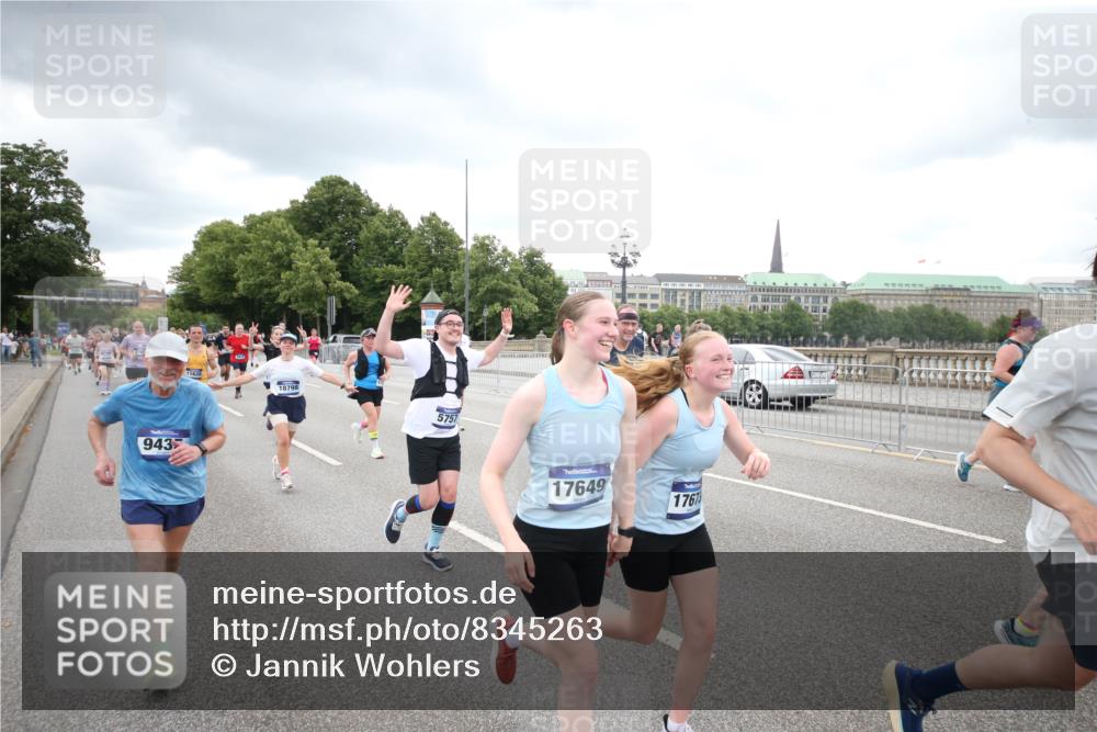 29.06.2025 - hella hamburg halbmarathon Jannik Wohlers http://msf.ph/oto/8345263 29.06.2025 10:55:58 Lombardsbrücke 1047, 1113, 1738, 2915, 3257, 3675, 3676, 3953, 3987, 4083, 5237, 5580, 5693, 5757, 6690, 6968, 7025, 7028, 7090, 7307, 7711, 8517, 8766, 9383, 9435, 9606, 9948, 9953, 10740, 10784, 10932, 10987, 11298, 11628, 11862, 11863, 12295, 12296, 12543, 12551, 13395, 13405, 13965, 14613, 15103, 15443, 15696, 15699, 15747, 16655, 16934, 17084, 17092, 17398, 17494, 17649, 17673, 17797, 18047, 18247, 18798, 19228 meine-sportfotos.de